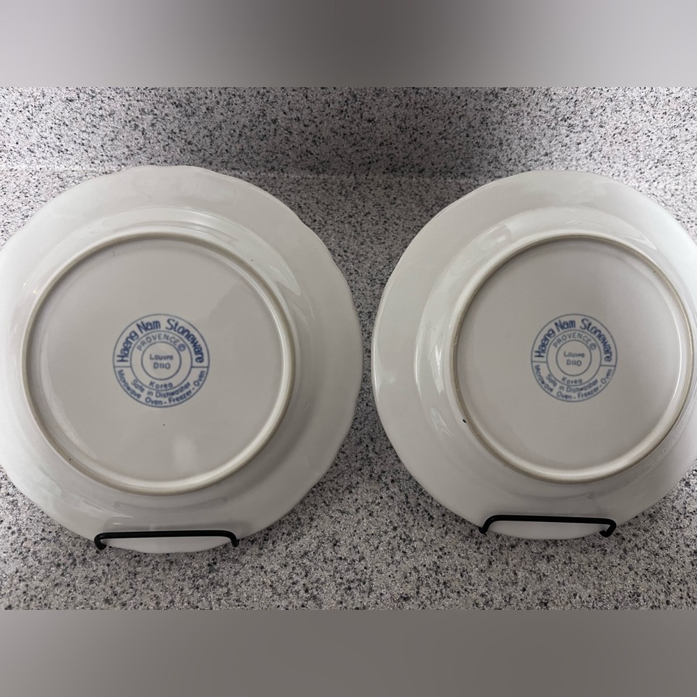 Haeng Nam Stoneware Blue and White Floral Plates Louvre Pattern. Set of 2. - Picture 4 of 7